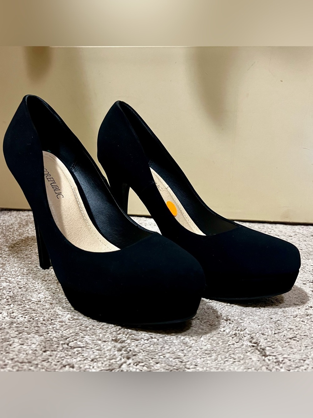 Women's Black Suede Round-Toe High Heel Pump